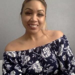 Meet your Posher, Carmela